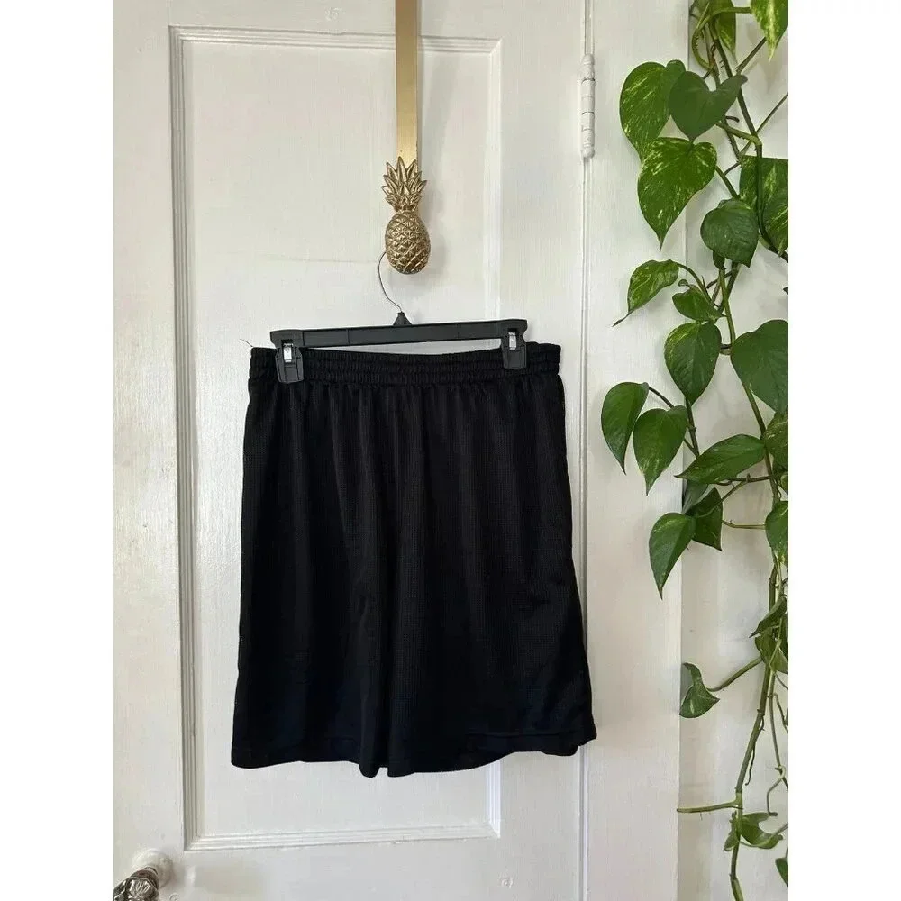 Starters Men’s size medium black basketball shorts